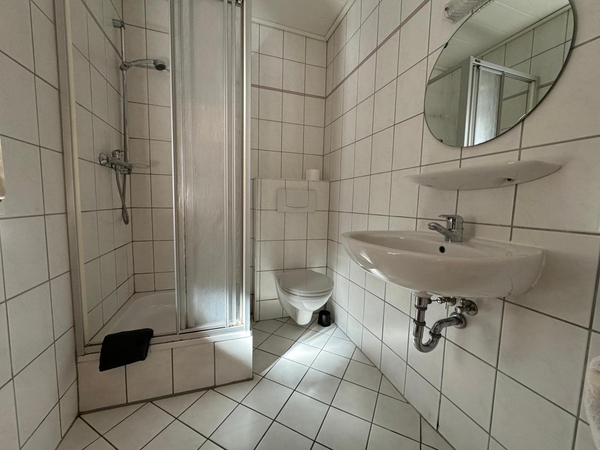 Zur Goldenen Krone Pension Stadtallendorf Bagian luar foto