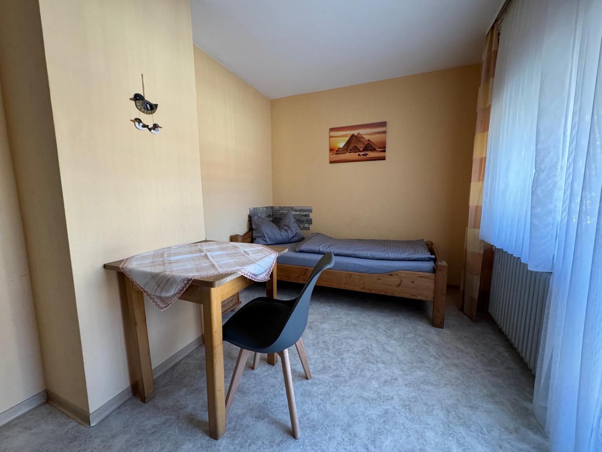 Zur Goldenen Krone Pension Stadtallendorf Bagian luar foto