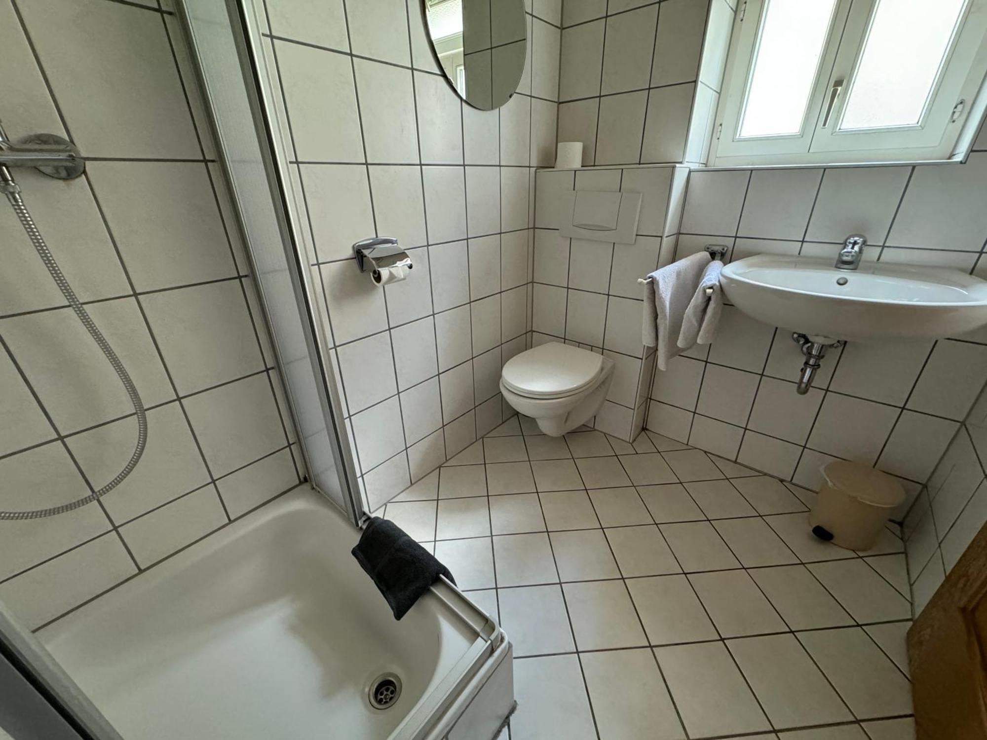 Zur Goldenen Krone Pension Stadtallendorf Bagian luar foto