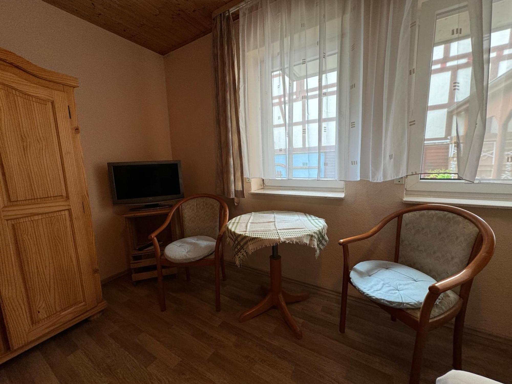 Zur Goldenen Krone Pension Stadtallendorf Bagian luar foto